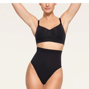 SKIMS Core Control Thong Onyx